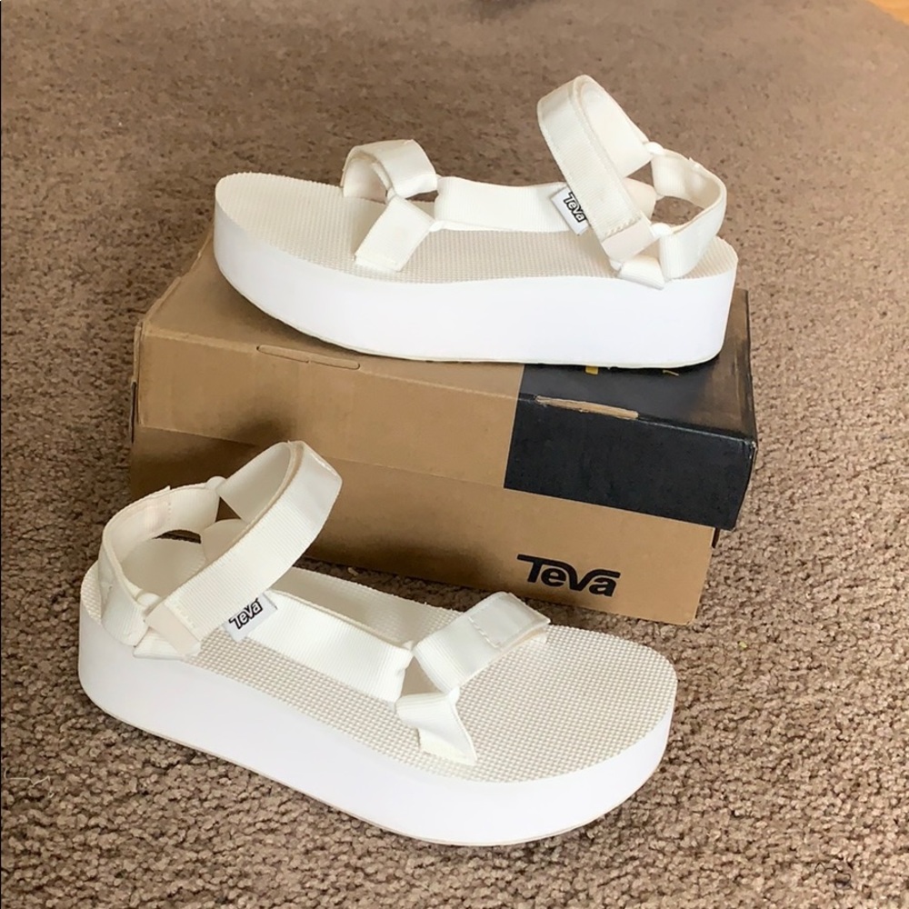 TEVA PLATFORM SANDAL (Women’s Faltform Universal)